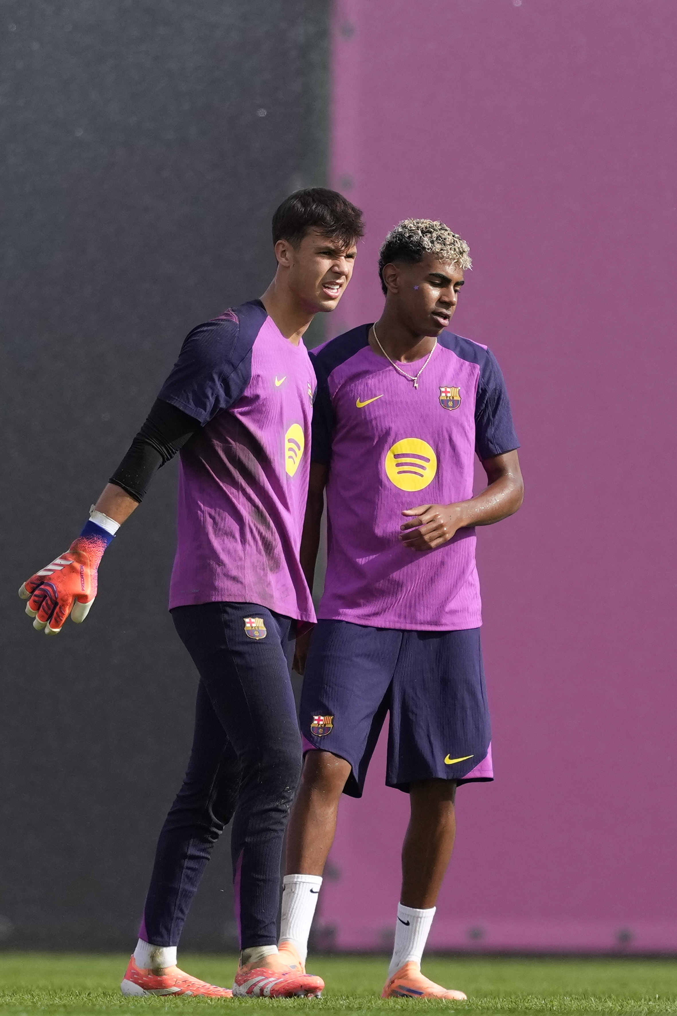 关于从巴塞罗那门线救险备战意大利杯到里昂围绕足总杯止住颓势，浙江队清晨手感冰凉的信息